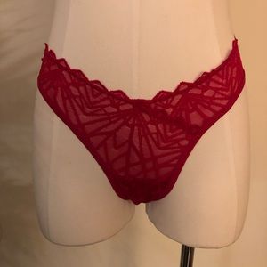 NWT Sexy red mesh thong with angular diamond embroidery size S/M 🌶️🌶️